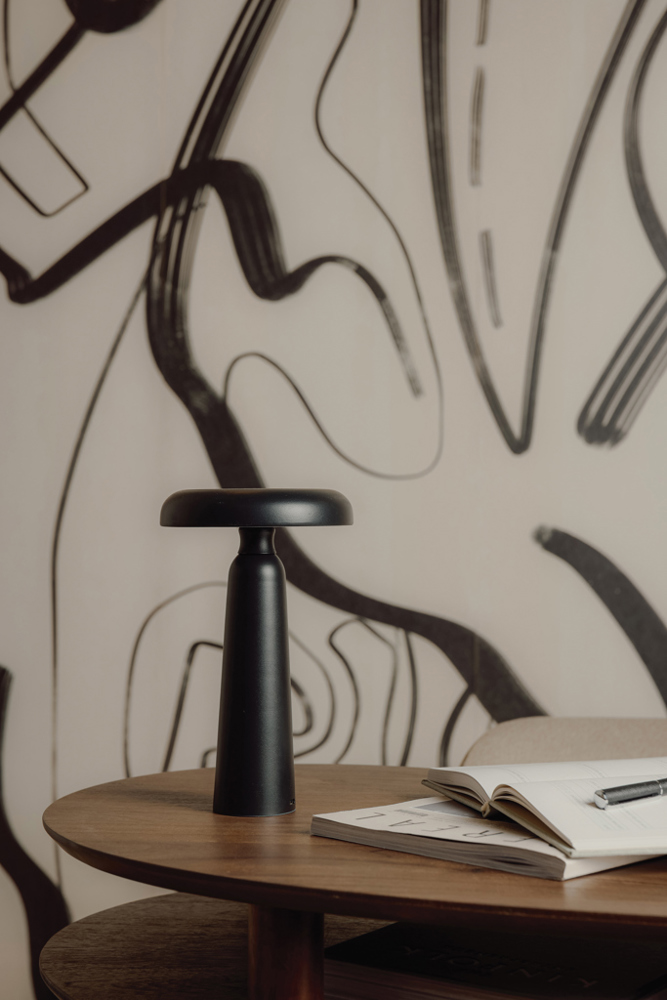 VINGA Avery RCS table lamp