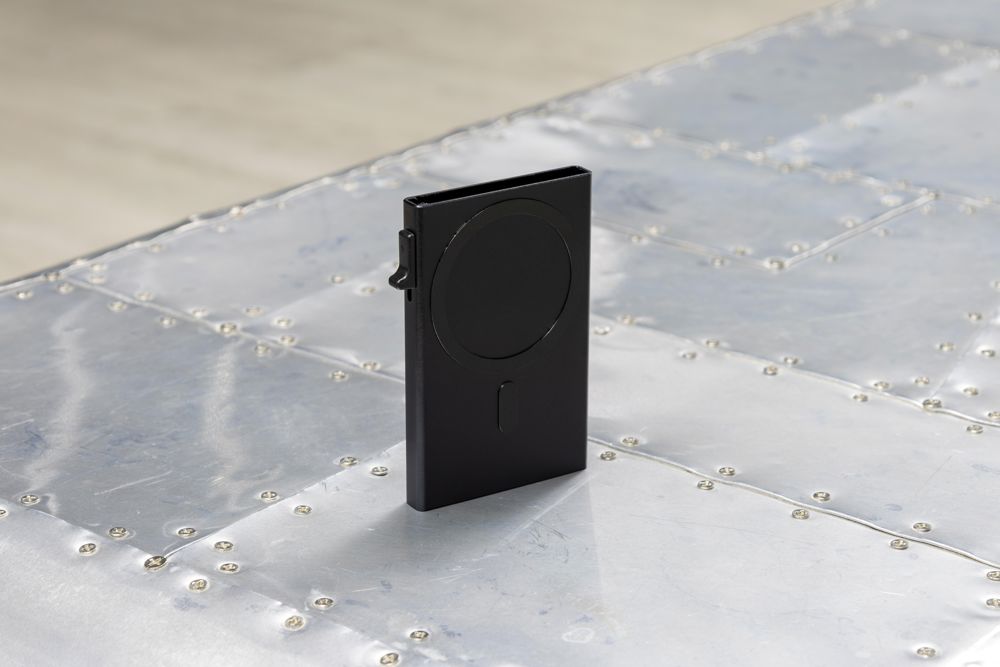 BrandCharger Wally mag card wallet