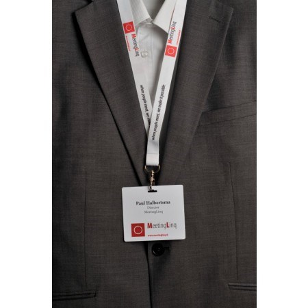 Butterflybadge. A4 vel met 1 badge en een  sleuf voor bevestiging aan badgeclip of lanyard.