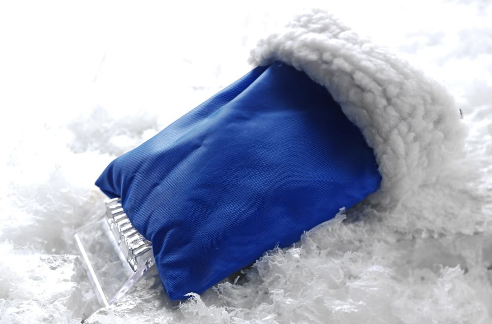 ABS ice scraper and polyester glove Doris
