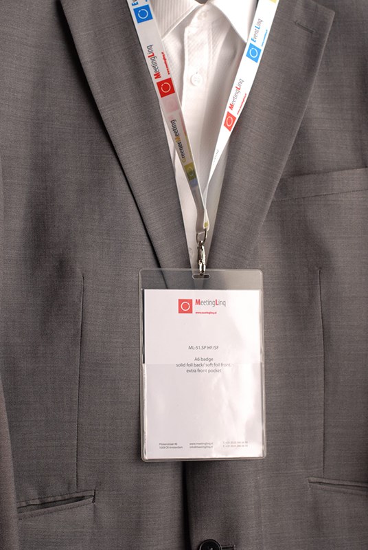 Badgehouder, A6 formaat met A7 formaat voorvak.