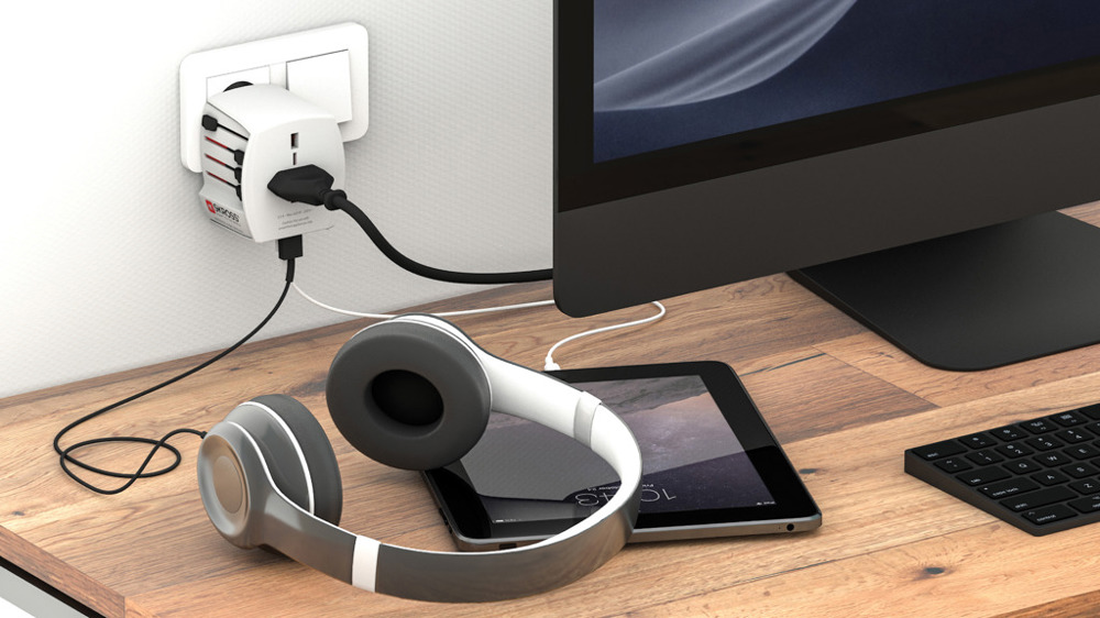 SKROSS World Travel Adapter MUV 2-pole with USB A and C