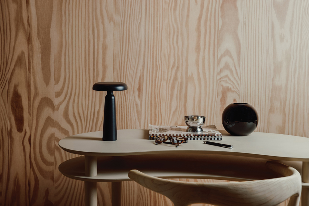 VINGA Avery RCS table lamp