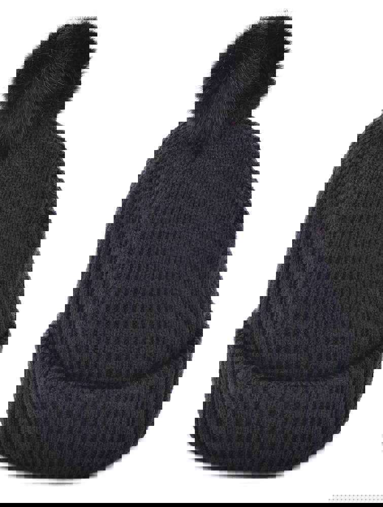 Coarsely knitted hat with pompom