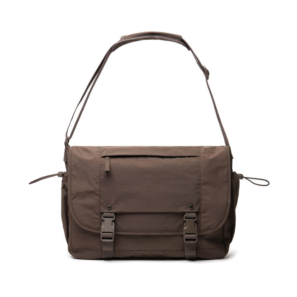 KENTO URBAN 15,6" Messenger aus RCS recyceltem Nylon - braun (± PMS brown)